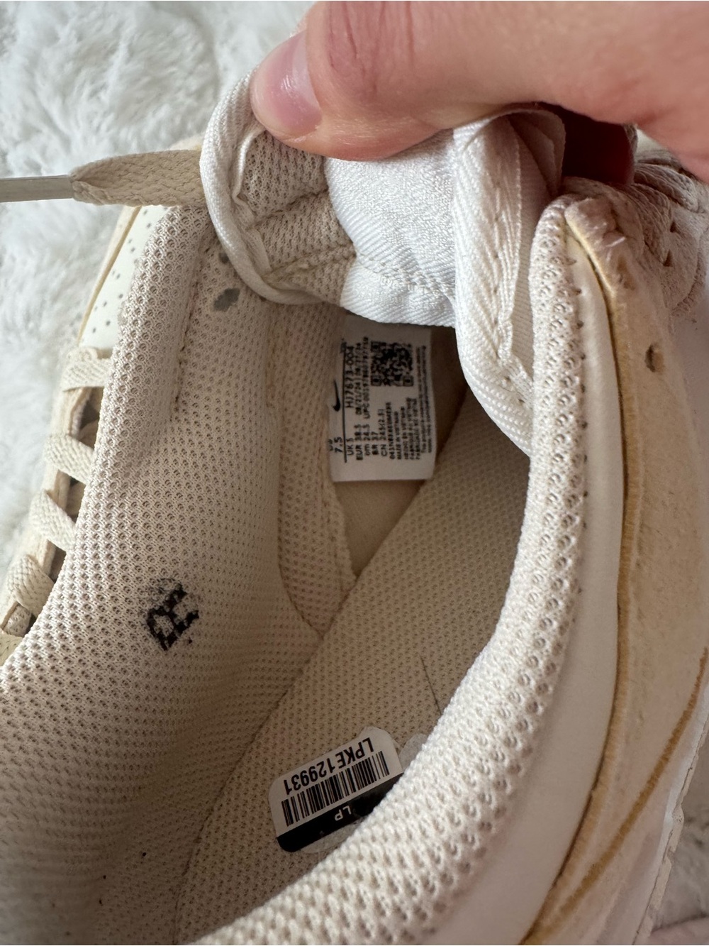 Nike Women’s Low-Top Sneakers in Beige and Off-White - Picture 4 of 5